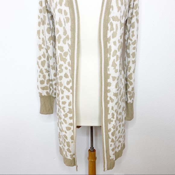 Eight 18 Cream Color Leopard Cardigan Size Medium - Picture 6 of 8